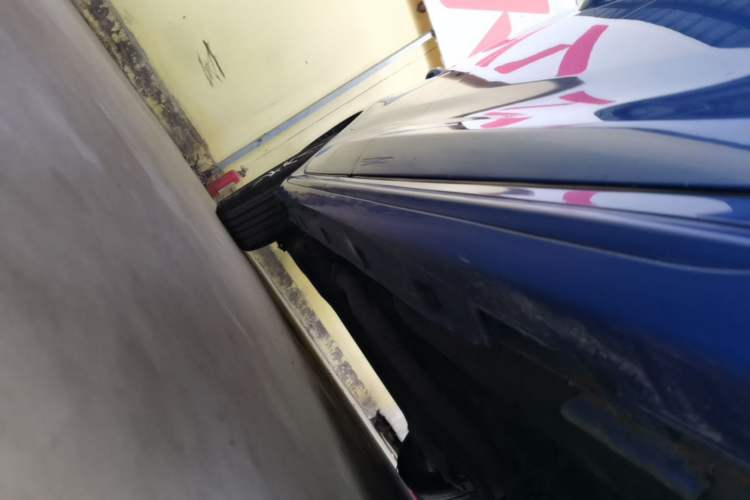 Used BYD Song MAX 2017 1.5T Automatic Smart Connect Elite 7-Seater Right Side Sill