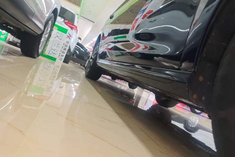 Used BYD Song MAX 2017 1.5T Automatic Smart Connect Elite 7-Seater Right Side Sill