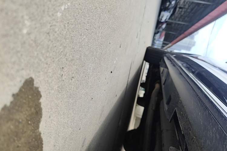 Used BYD Song MAX 2017 1.5T Automatic Smart Connect Luxury 7-Seater Right Side Sill
