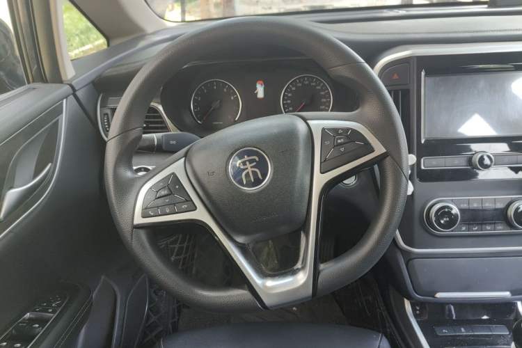 Used BYD Song MAX 2017 1.5T Manual Smart Connect Luxury 7-Seater Steering Wheel