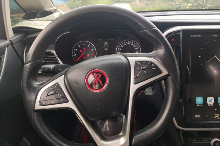 Used BYD Song MAX 2017 1.5T Automatic Smart Connect Elite 7-Seater Steering Wheel
