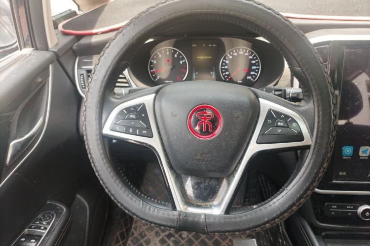 Used BYD Song MAX 2017 1.5T Automatic Smart Connect Elite 7-Seater Steering Wheel