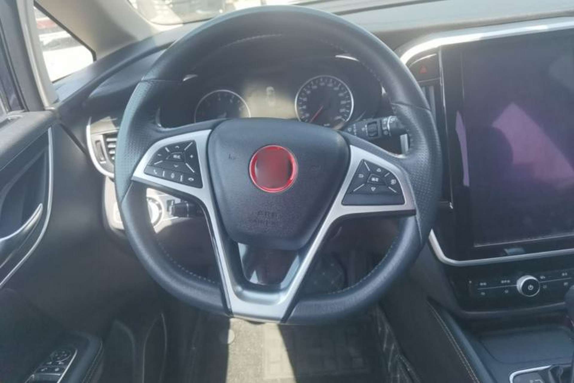 Used BYD Song MAX 2017 1.5T Automatic Smart Connect Elite 7-Seater Steering Wheel