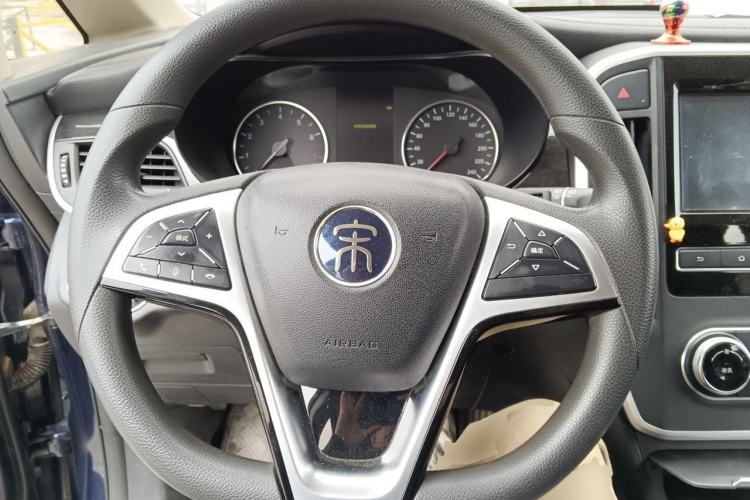 Used BYD Song MAX 2017 1.5T Manual Smart Connect Luxury 7-Seater Steering Wheel