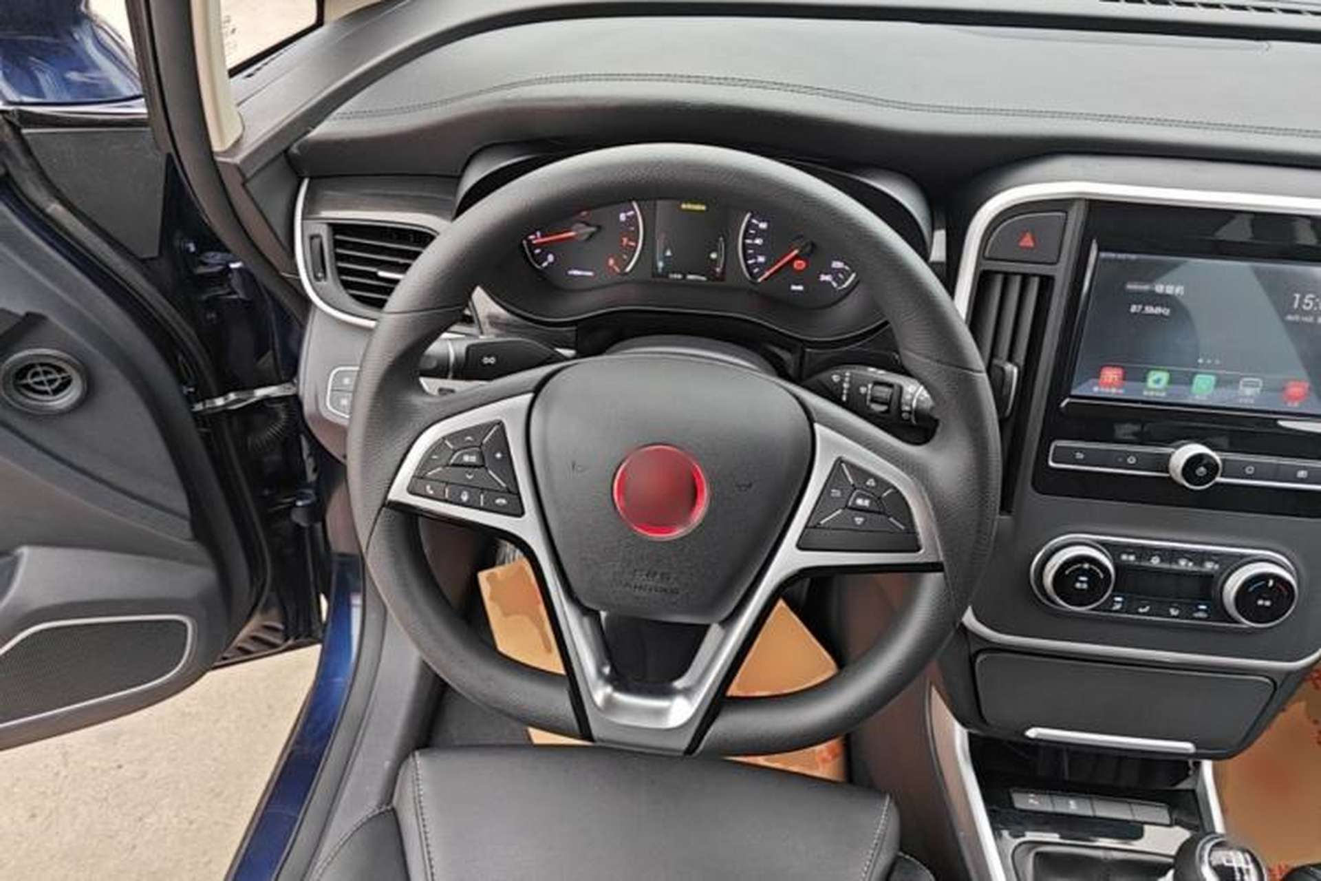 Used BYD Song MAX 2017 1.5T Manual Smart Connect Luxury 7-Seater Steering Wheel