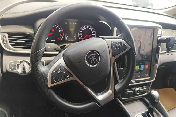 Used BYD Song MAX 2017 1.5T Automatic Smart Connect Luxury 7-Seater Steering Wheel