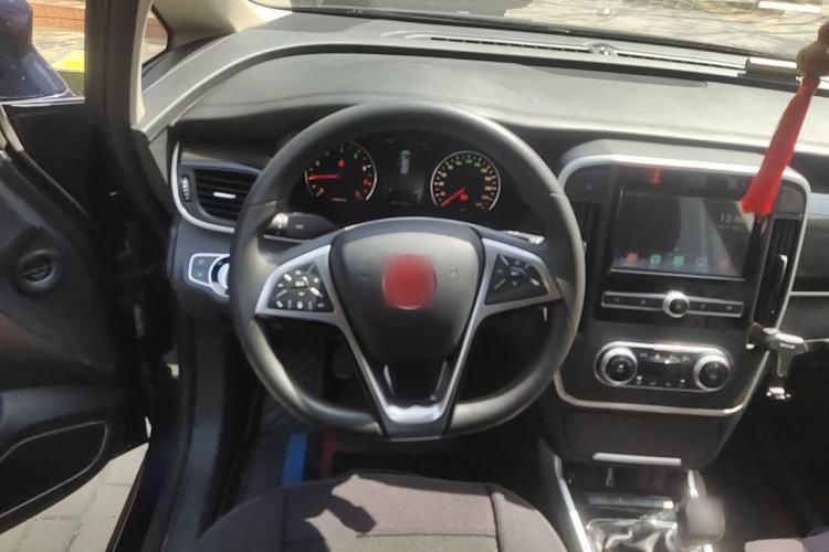 Used BYD Song MAX 2017 1.5T Manual Smart Connect Luxury 7-Seater Steering Wheel