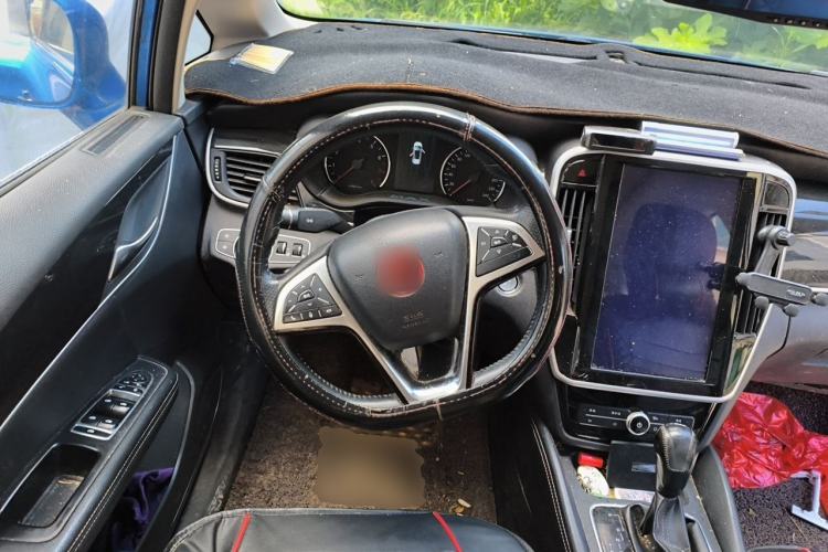 Used BYD Song MAX 2017 1.5T Automatic Smart Connect Elite 7-Seater Steering Wheel