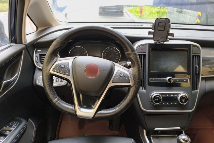 Used BYD Song MAX 2017 1.5T Manual Smart Connect Luxury 7-Seater Steering Wheel
