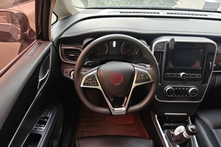 Used BYD Song MAX 2017 1.5T Manual Smart Connect Luxury 7-Seater Steering Wheel