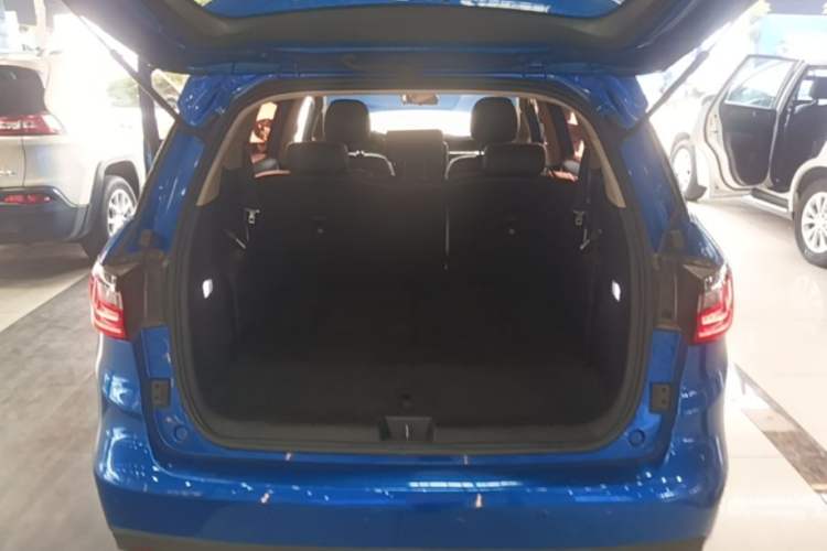 Used BYD Song MAX 2017 1.5T Automatic Smart Connect Elite 7-Seater Trunk