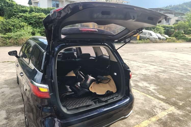 Used BYD Song MAX 2017 1.5T Automatic Smart Connect Elite 7-Seater Trunk