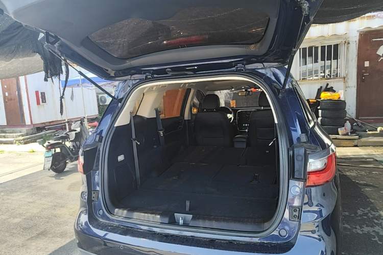Used BYD Song MAX 2017 1.5T Automatic Smart Connect Elite 7-Seater Trunk
