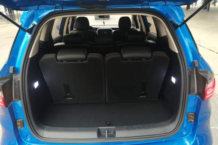 Used BYD Song MAX 2017 1.5T Automatic Smart Connect Elite 7-Seater Trunk