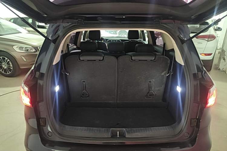 Used BYD Song MAX 2017 1.5T Automatic Smart Connect Elite 7-Seater Trunk