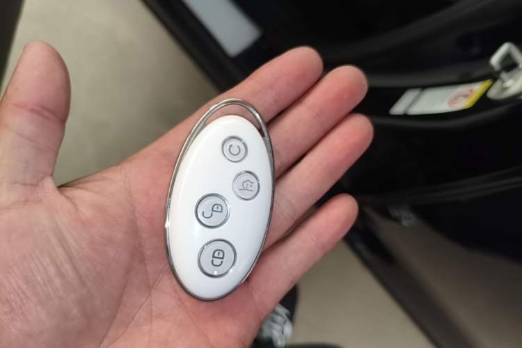 Used BYD Song MAX 2017 1.5T Automatic Smart Connect Elite 7-Seater Vehicle Key