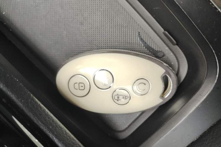 Used BYD Song MAX 2017 1.5T Automatic Smart Connect Prestige 7-Seater Vehicle Key