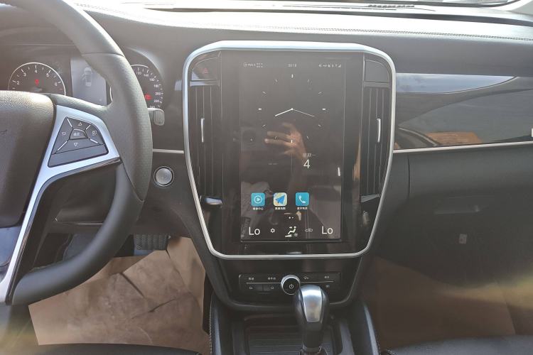 Used BYD Song MAX 2017 1.5T Automatic Smart Connect Elite 7-Seater Audio And AC Panel
