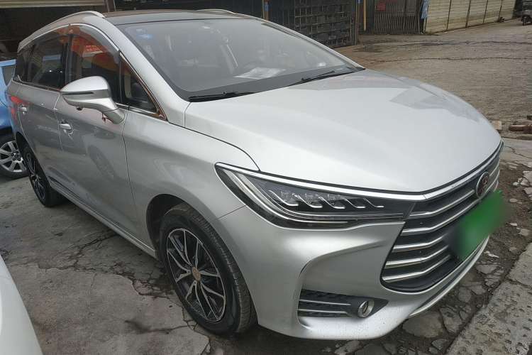Used BYD Song MAX 2017 1.5T Automatic Smart Connect Elite 7-Seater Front Right 45 Deg