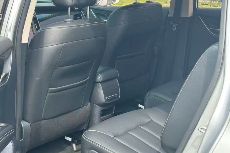 Used BYD Song MAX 2017 1.5T Automatic Smart Connect Elite 7-Seater Interior 3
