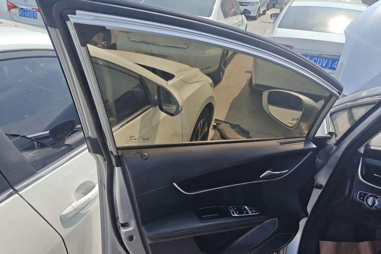 Used BYD Song MAX 2017 1.5T Automatic Smart Connect Elite 7-Seater Interior 7
