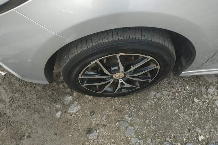 Used BYD Song MAX 2017 1.5T Automatic Smart Connect Elite 7-Seater Left Front Wheel Hub