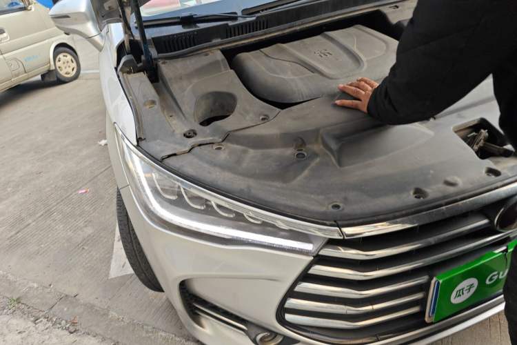 Used BYD Song MAX 2017 1.5T Automatic Smart Connect Elite 7-Seater Right Front Headlight