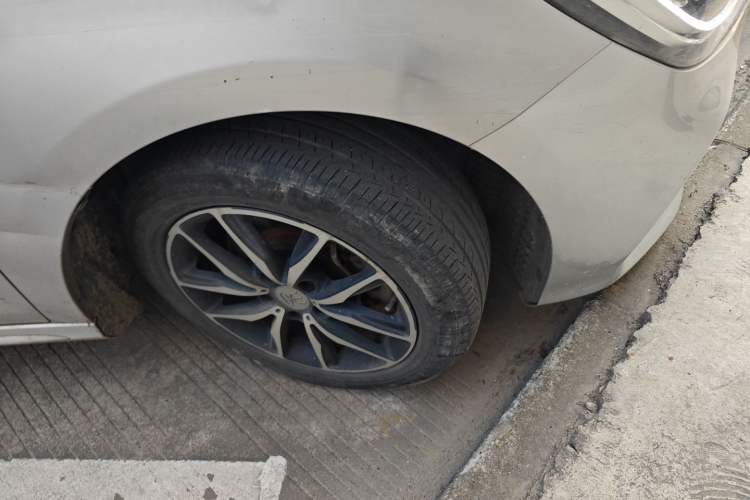 Used BYD Song MAX 2017 1.5T Automatic Smart Connect Elite 7-Seater Right Front Wheel Hub