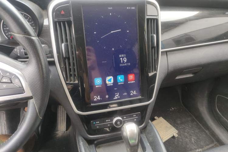 Used BYD Song MAX 2017 1.5T Automatic Smart Connect Luxury 7-Seater Audio And AC Panel