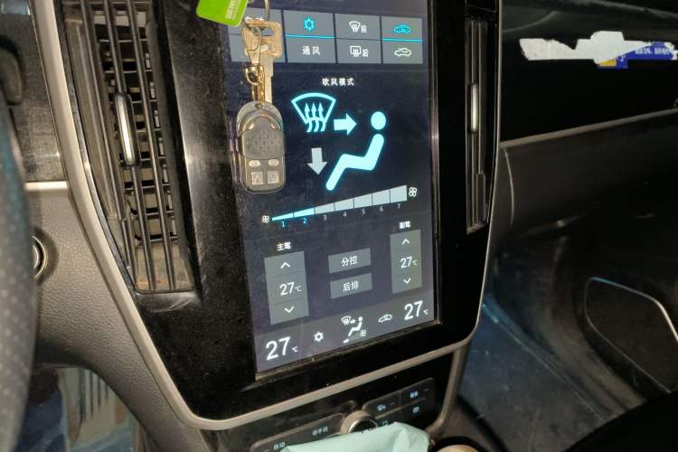 Used BYD Song MAX 2017 1.5T Automatic Smart Connect Elite 7-Seater Audio And AC Panel