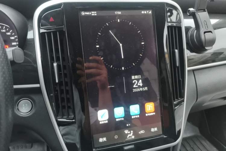 Used BYD Song MAX 2017 1.5T Automatic Smart Connect Elite 7-Seater Audio And AC Panel