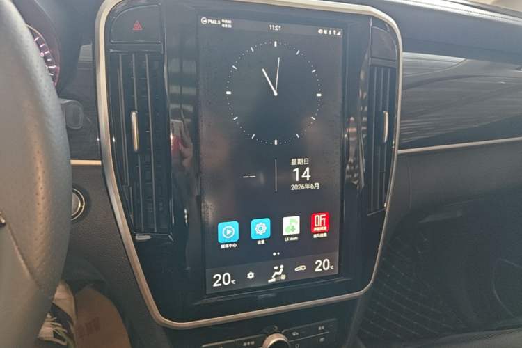 Used BYD Song MAX 2017 1.5T Automatic Smart Connect Elite 7-Seater Audio And AC Panel