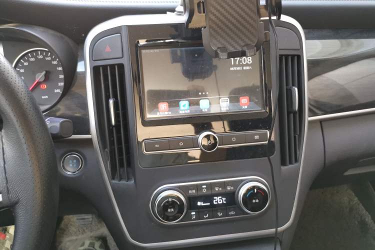Used BYD Song MAX 2017 1.5T Manual Smart Connect Luxury 7-Seater Audio And AC Panel