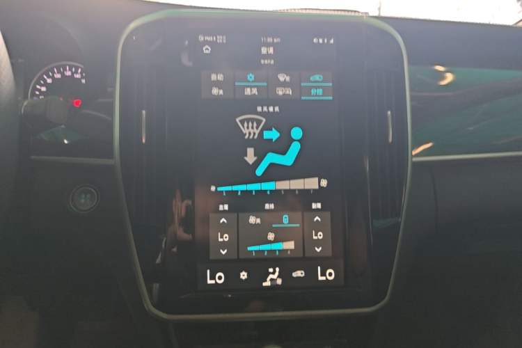 Used BYD Song MAX 2017 1.5T Automatic Smart Connect Prestige 7-Seater Audio And AC Panel