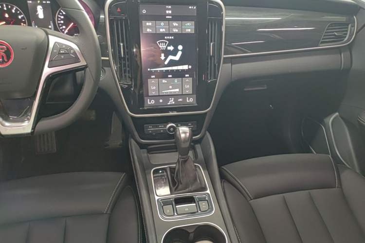 Used BYD Song MAX 2017 1.5T Automatic Smart Connect Luxury 7-Seater Audio And AC Panel