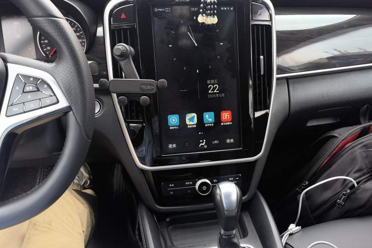 Used BYD Song MAX 2017 1.5T Automatic Smart Connect Prestige 7-Seater Audio And AC Panel