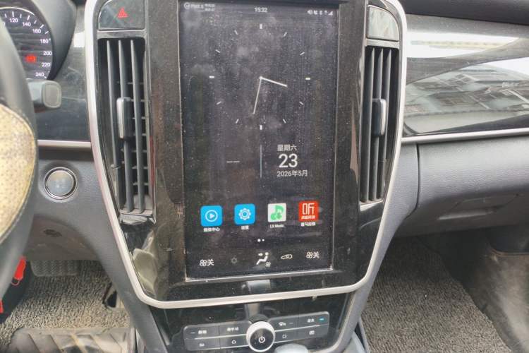 Used BYD Song MAX 2017 1.5T Automatic Smart Connect Elite 7-Seater Audio And AC Panel