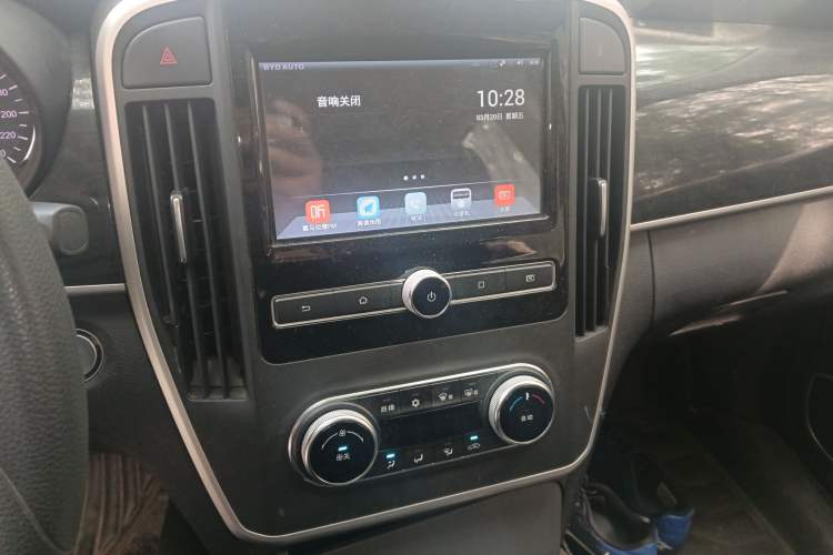 Used BYD Song MAX 2017 1.5T Manual Comfort 7-Seater Audio And AC Panel