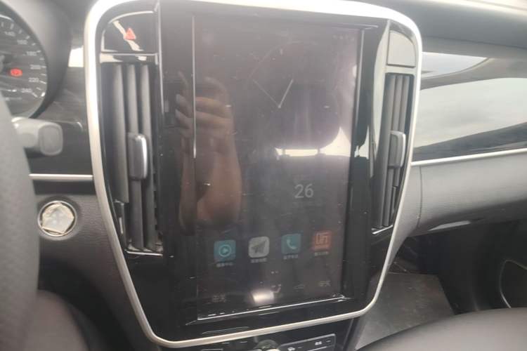 Used BYD Song MAX 2017 1.5T Automatic Smart Connect Luxury 7-Seater Audio And AC Panel