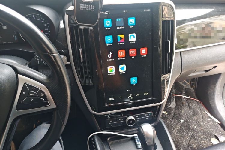 Used BYD Song MAX 2017 1.5T Automatic Smart Connect Elite 7-Seater Audio And AC Panel