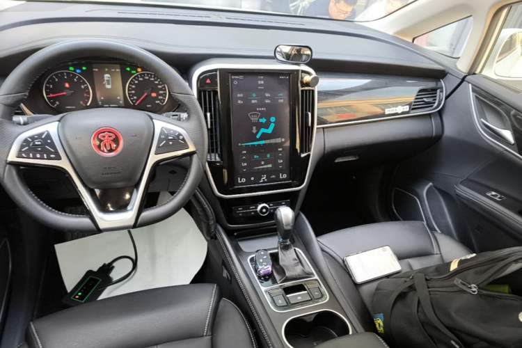 Used BYD Song MAX 2017 1.5T Automatic Smart Connect Elite 7-Seater Audio And AC Panel