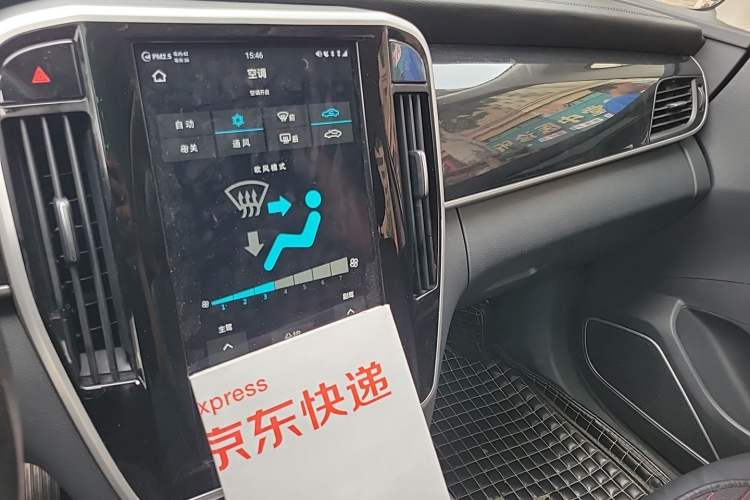 Used BYD Song MAX 2017 1.5T Automatic Smart Connect Elite 7-Seater Audio And AC Panel