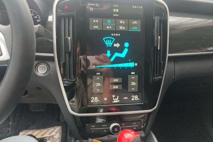 Used BYD Song MAX 2017 1.5T Automatic Smart Connect Elite 7-Seater Audio And AC Panel