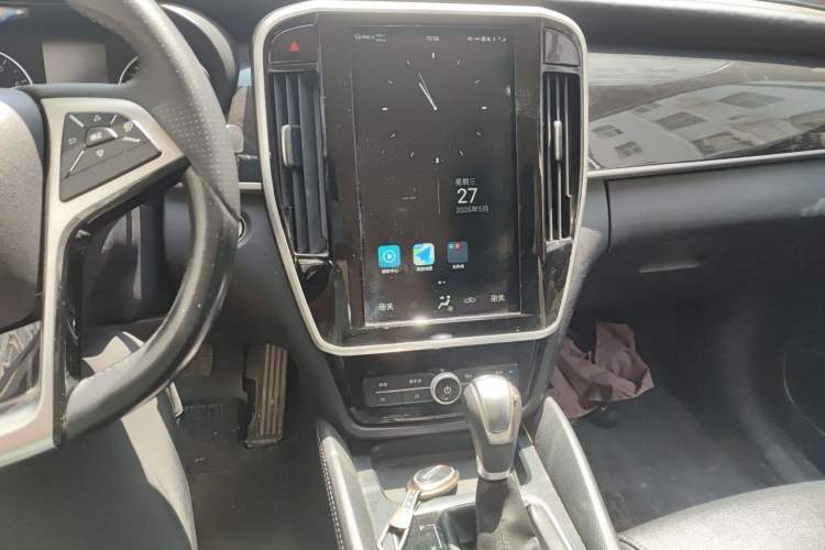 Used BYD Song MAX 2017 1.5T Automatic Smart Connect Elite 7-Seater Audio And AC Panel