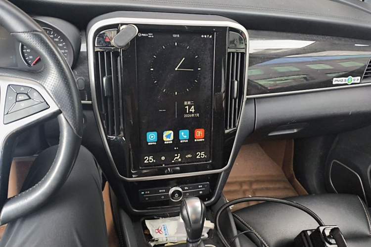 Used BYD Song MAX 2017 1.5T Automatic Smart Connect Elite 7-Seater Audio And AC Panel