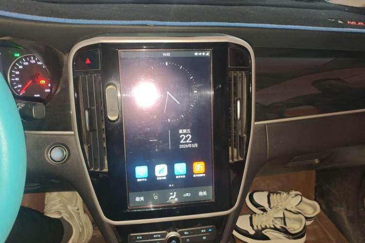 Used BYD Song MAX 2017 1.5T Automatic Smart Connect Luxury 7-Seater Audio And AC Panel