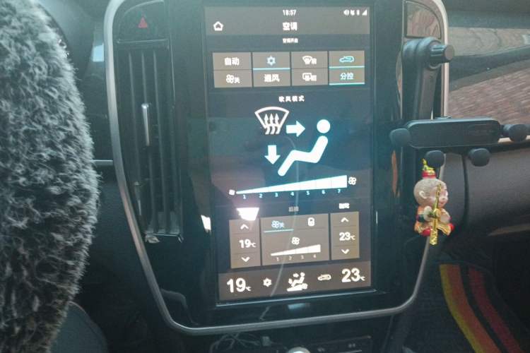 Used BYD Song MAX 2017 1.5T Automatic Smart Connect Luxury 7-Seater Audio And AC Panel