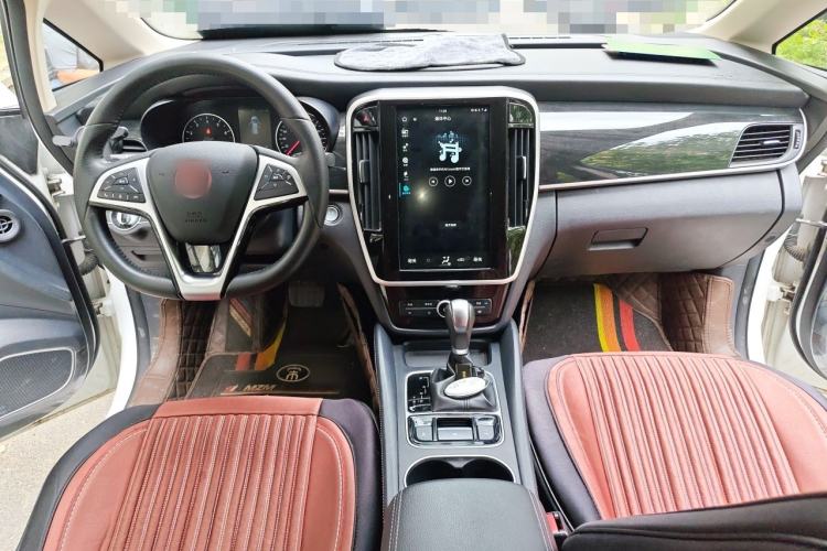 Used BYD Song MAX 2017 1.5T Automatic Smart Connect Luxury 7-Seater Center Console