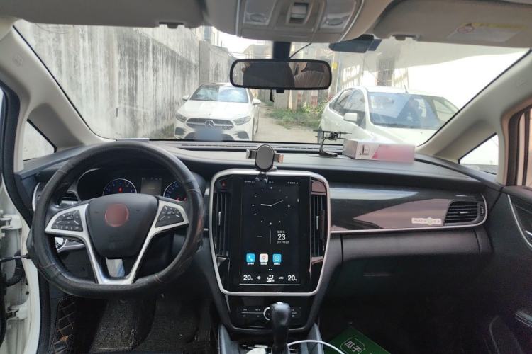 Used BYD Song MAX 2017 1.5T Automatic Smart Connect Elite 7-Seater Center Console