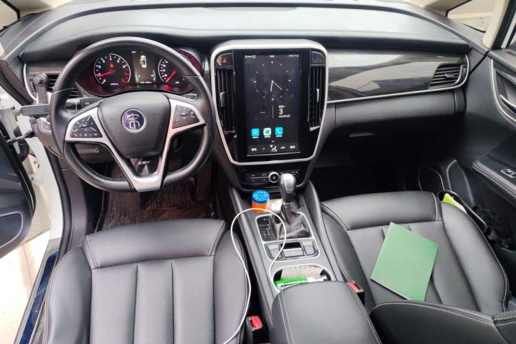 Used BYD Song MAX 2017 1.5T Automatic Smart Connect Elite 7-Seater Center Console